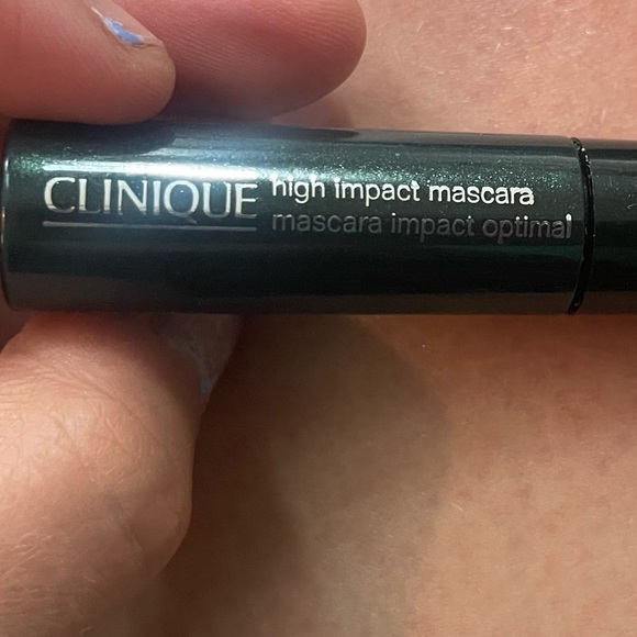 All new 11 piece Clinique skincare/ makeup bundle makeup bag included💜❤️🌺 - Picture 4 of 16